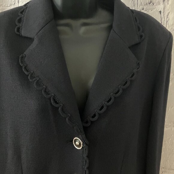 St. John Collection | Crochet Scallop Trim Jacket - Picture 3 of 16